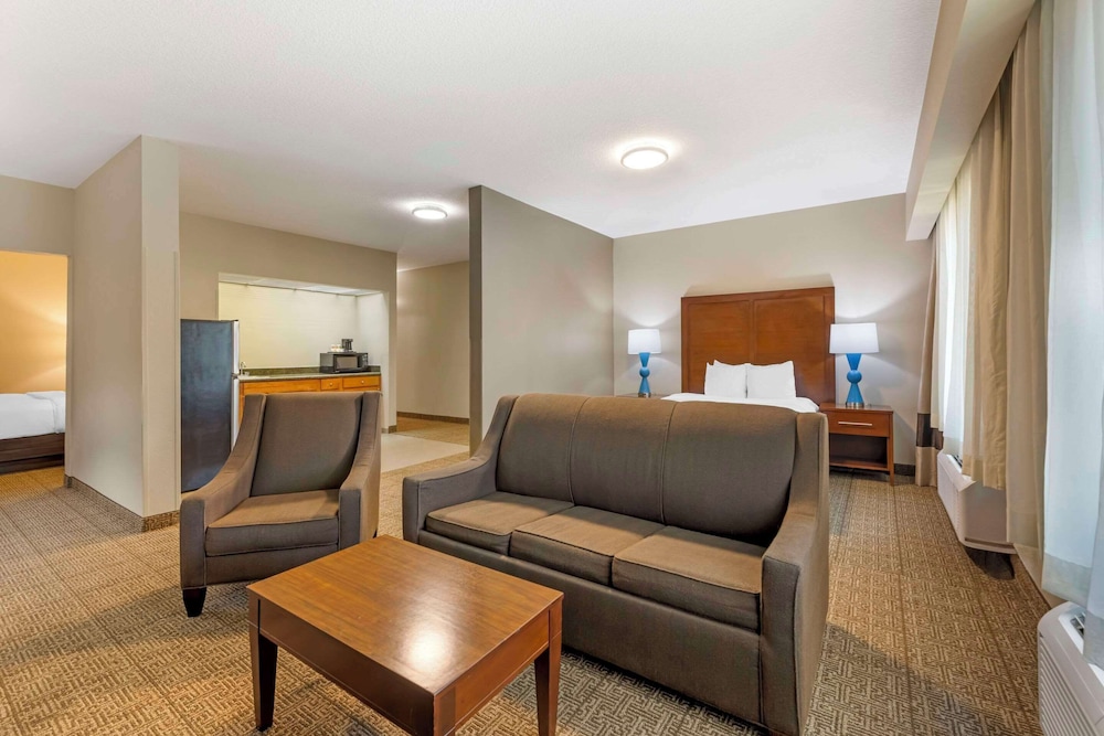 Suite, Multiple Beds, Non Smoking photo 1