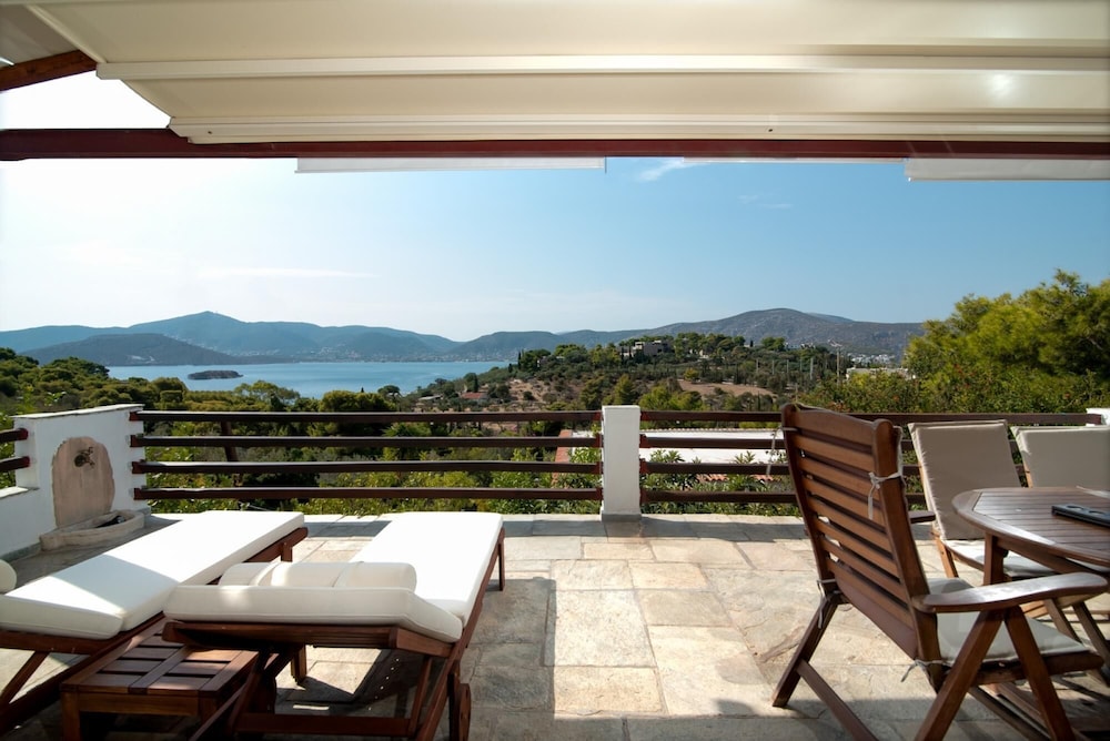 Villa photo 2