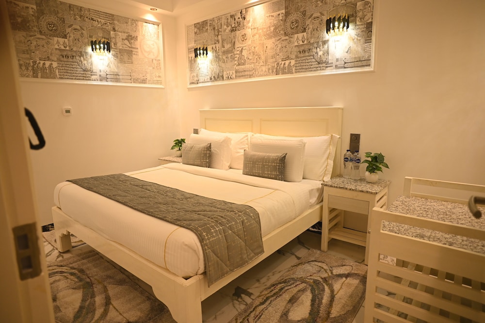 Deluxe Double Room, 1 King Bed, Non Smoking, City View
