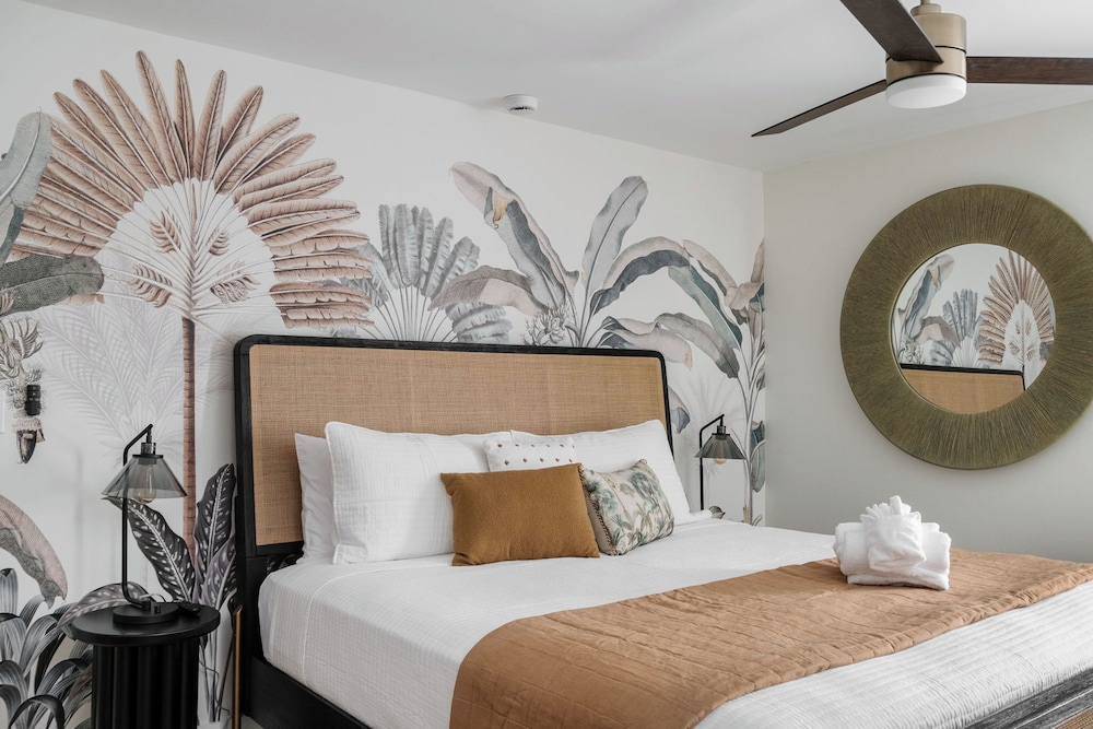 Luxury Studio Suite, 1 King Bed, Kitchenette