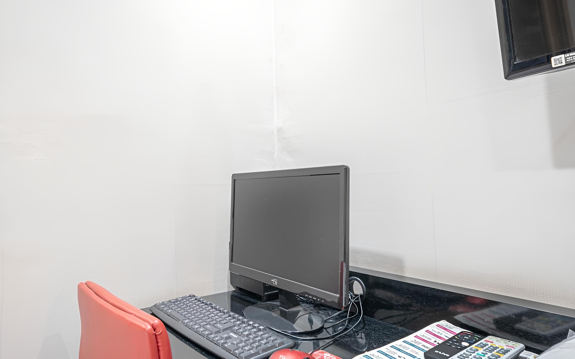 Room (Standard (no parking no Netflix)) - Photo 2