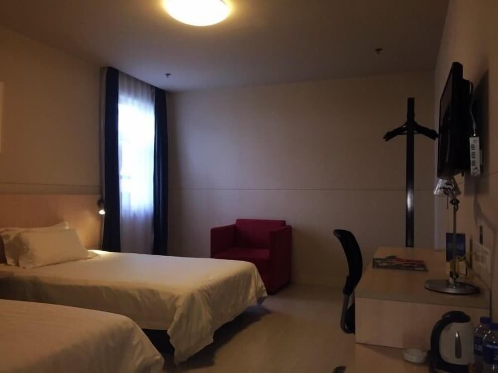 Twin Room (C)