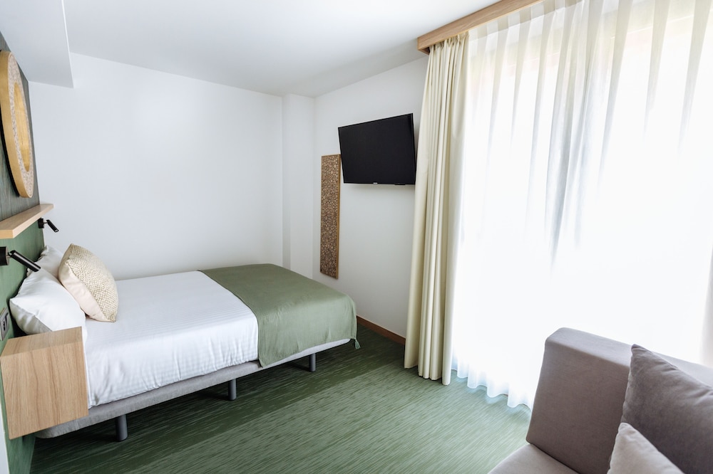 Design Double Room, 1 Queen Bed, Mountain View, Garden Area - Photo 21