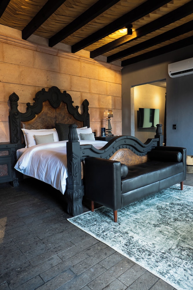 Presidential Suite, Hill View photo 2