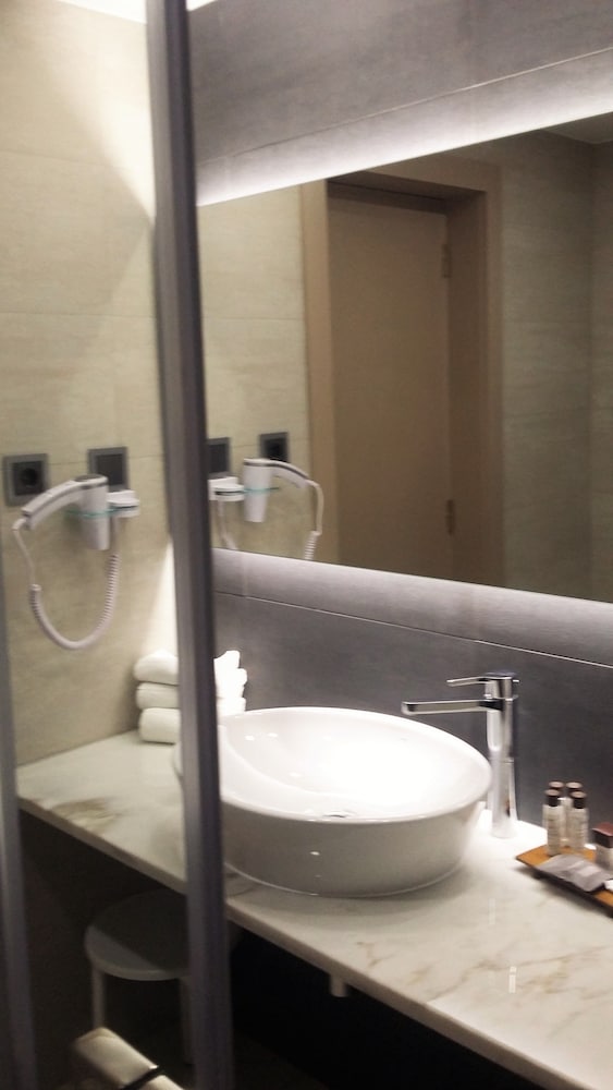 Standard Twin Room - Photo 8