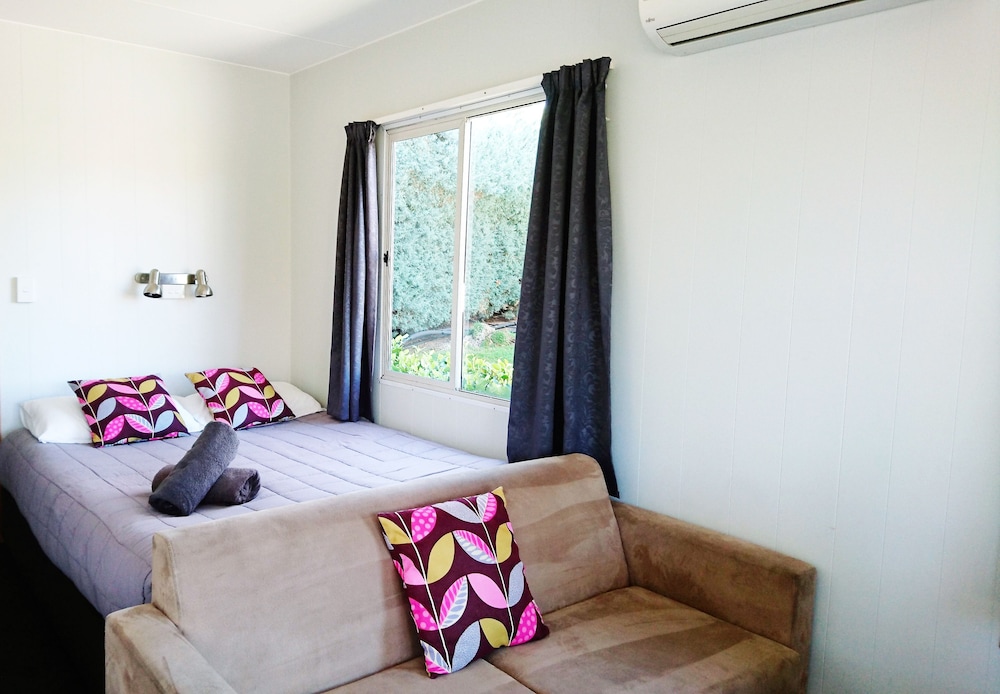 Basic Cabin, Ensuite - Photo 1