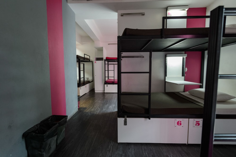 Bed in 8 bed Mixed Dormitory Room photo 2
