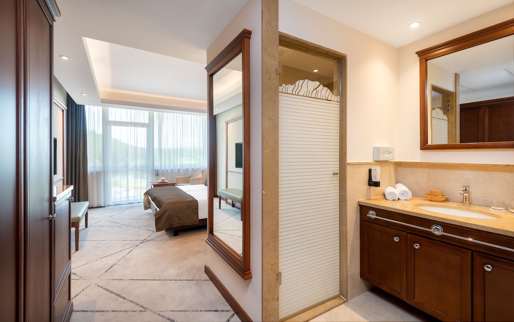 Superior Plus double room with view to the Salt Hill photo 3