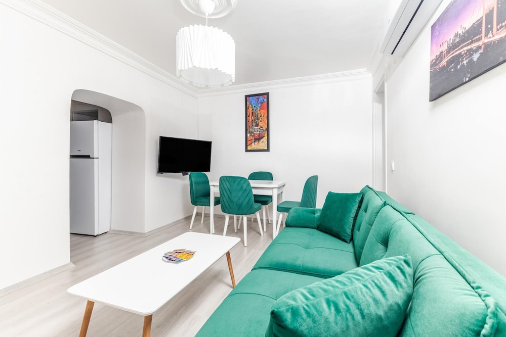 Apartment photo 2