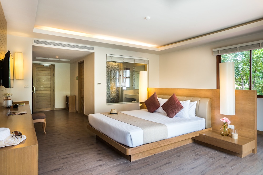 Premier Jacuzzi Pool Access  - Free Transfer to Hua Hin Beach photo 3