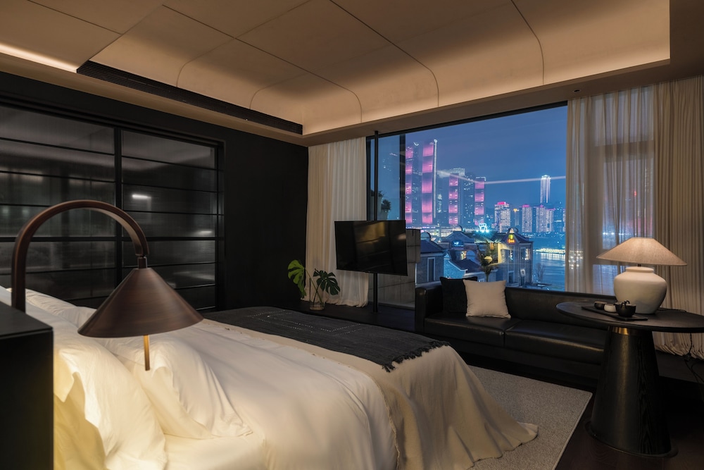 Romantic Suite, Patio, River View