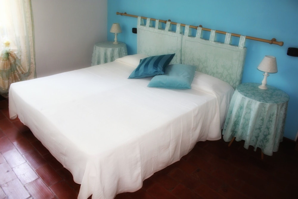 Deluxe Double or Twin Room photo 3