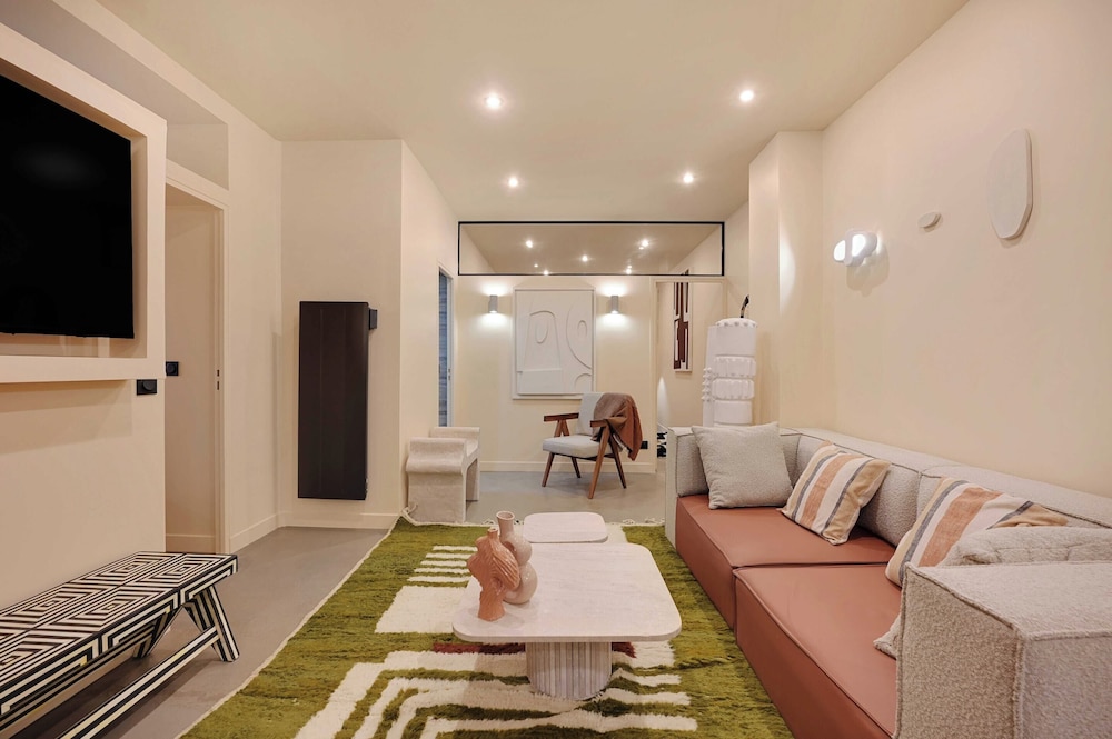 Apartment photo 1