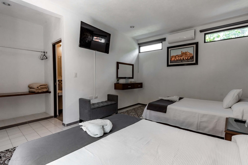Family Double Room, 2 Double Beds, Private Bathroom, City View photo 3