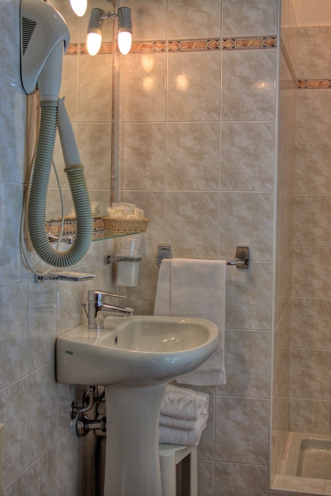 Double or Twin Room photo 2