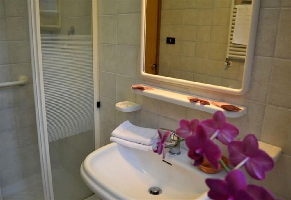 Standard Double Room - Photo 4