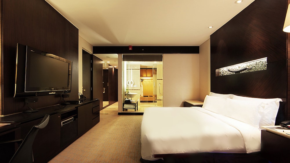 Classic Room, 1 King Bed, Club Lounge Access, City View photo 3