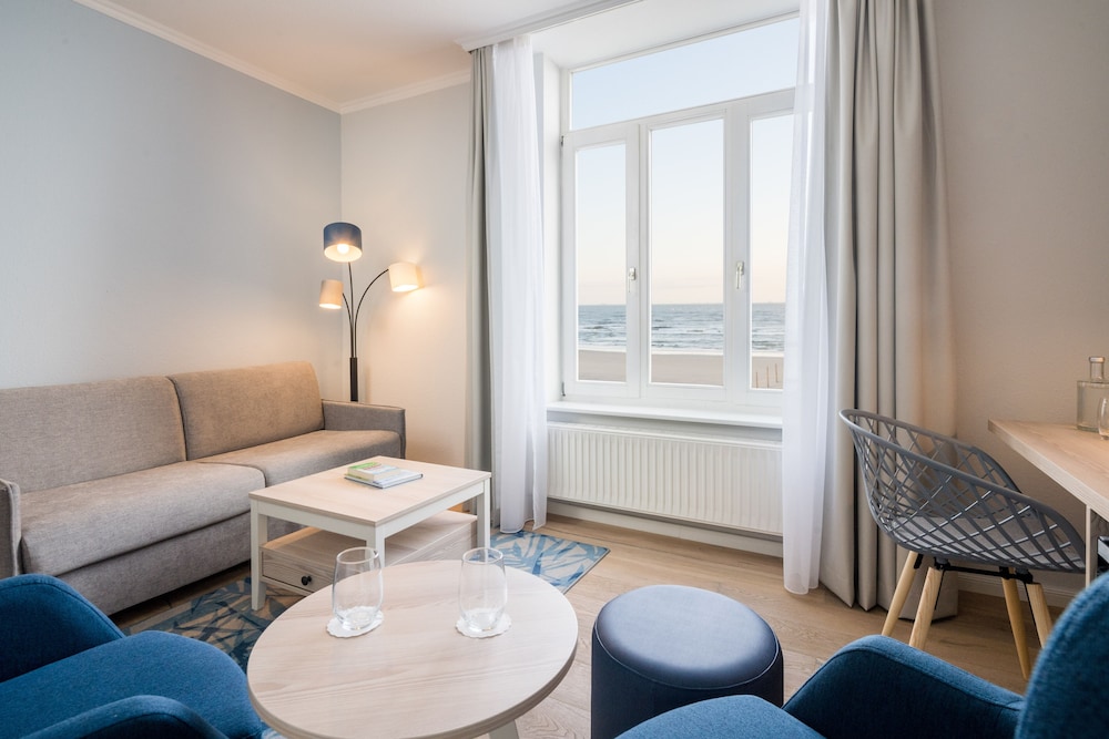 Comfort Suite, 1 Bedroom, Non Smoking, Ocean View photo 1