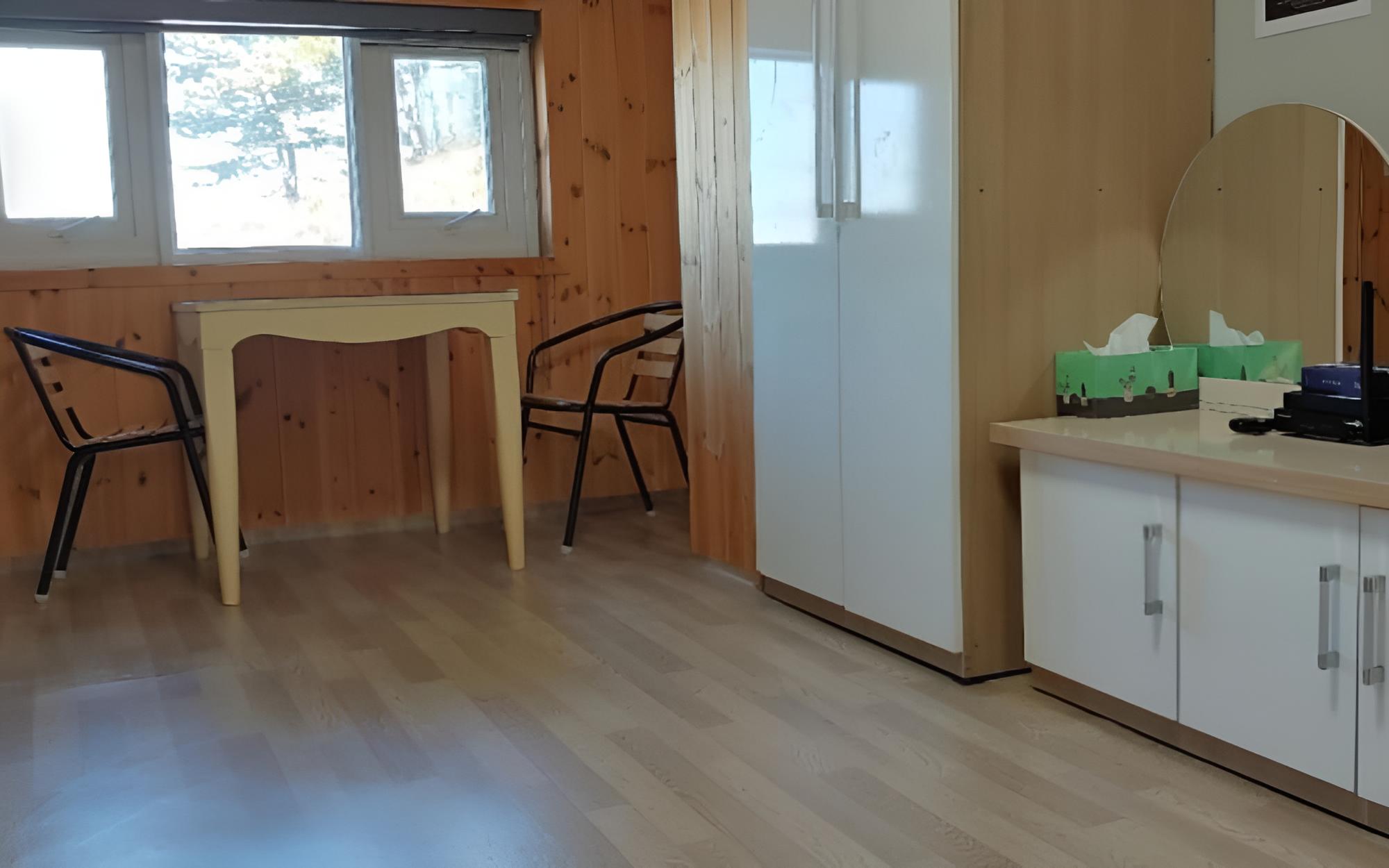 Room (Room 301) - Photo 2