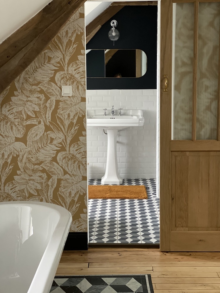 Romantic Double Room, Private Bathroom, City View - Photo 5