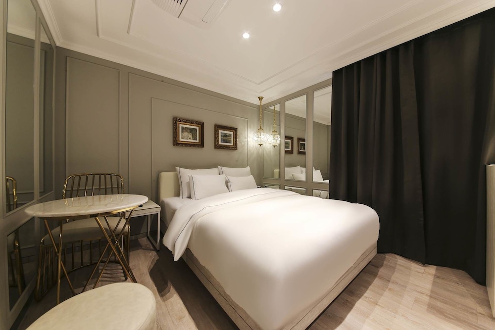 Deluxe Room - Photo 4