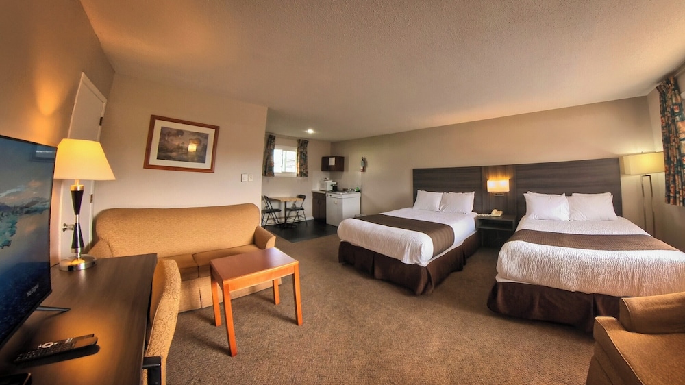 Family Suite, 2 Queen Beds,+ Sofa Bed With Kitchen