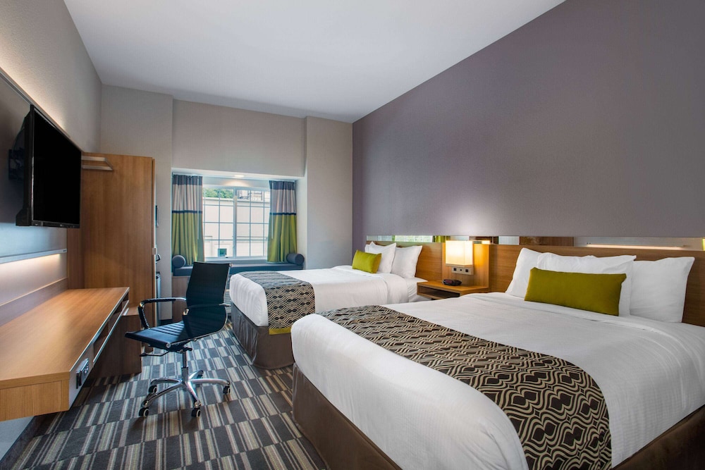 Room, 2 Queen Beds, Non Smoking - Photo 4