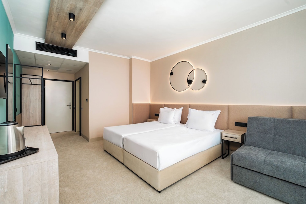 Deluxe Twin Room, City View