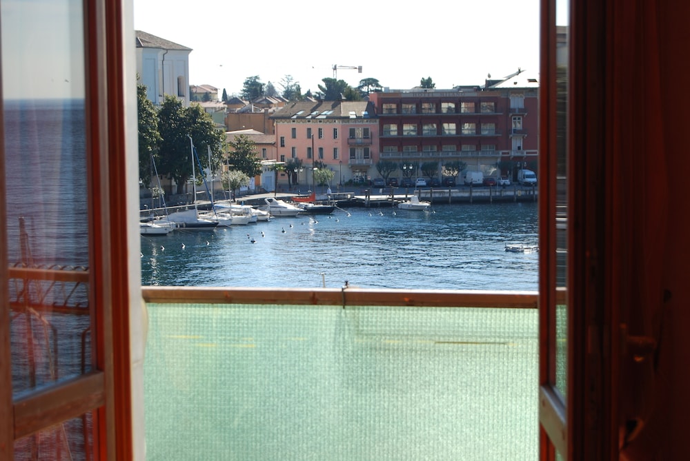 Single Room, Lake View photo 3