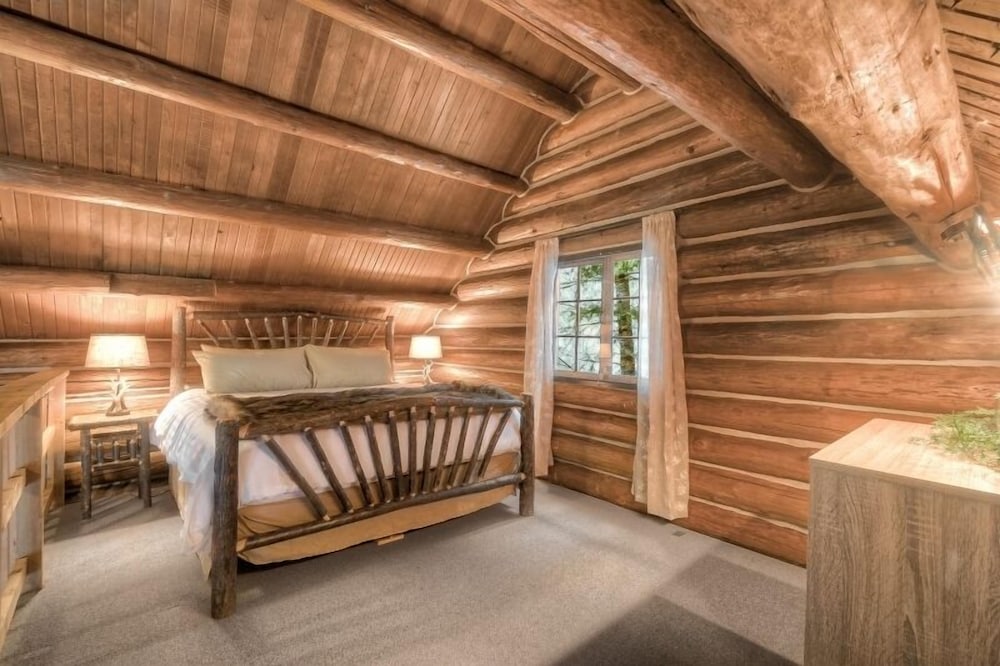 Cabin (Tahoma) photo 1