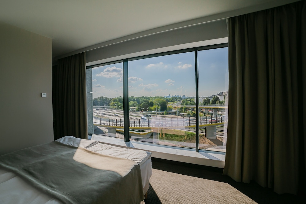 Premium Room, 1 King Bed, Non Smoking - Photo 2