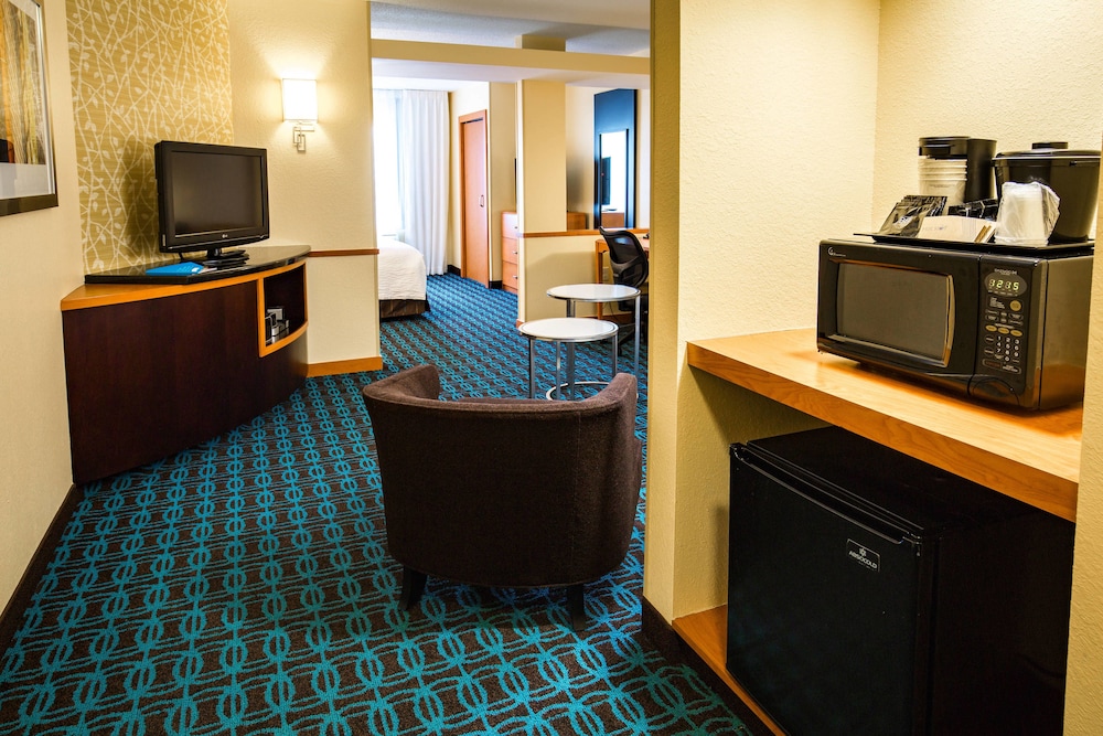 Traditional Room, 1 King Bed, Partial Ocean View (Hearing Accessible) photo 3