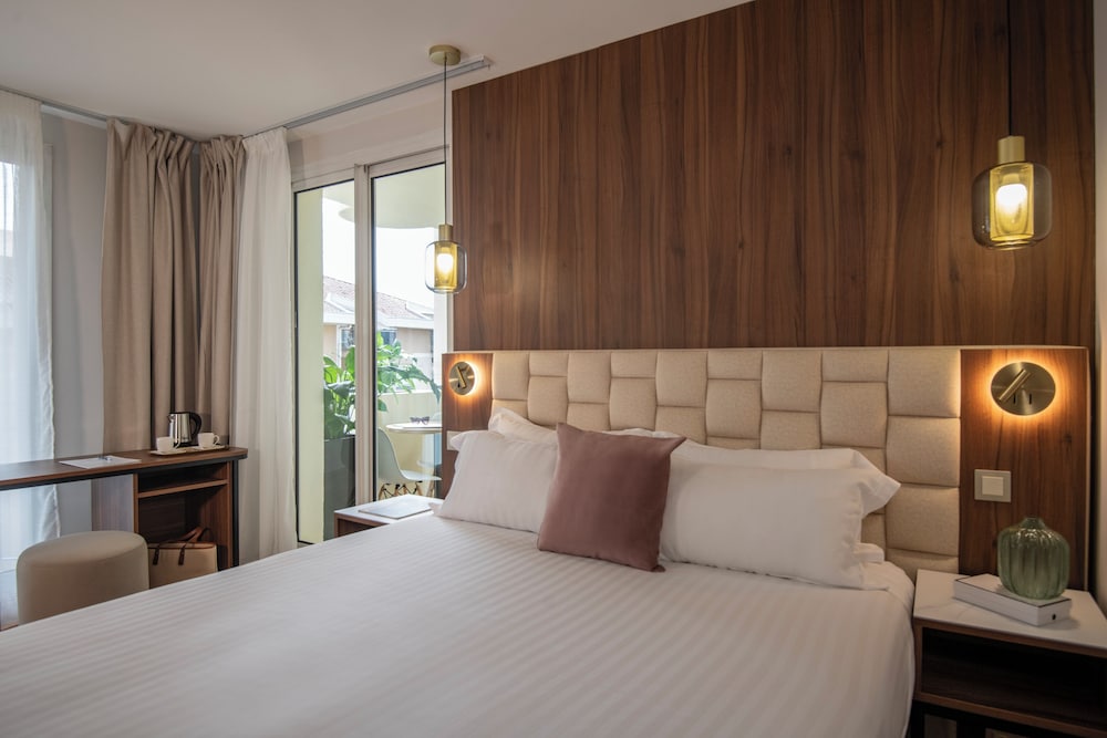Deluxe Room with Terrace - renovated photo 2
