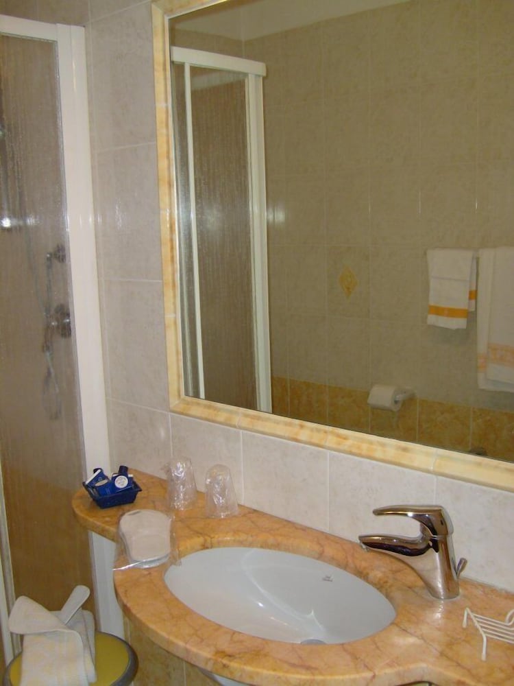 Basic Single Room photo 3