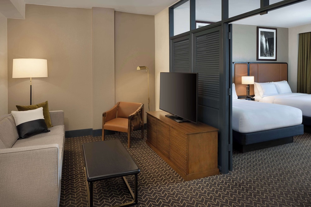 Premium Two Room Suite, 2 Queen Beds photo 1