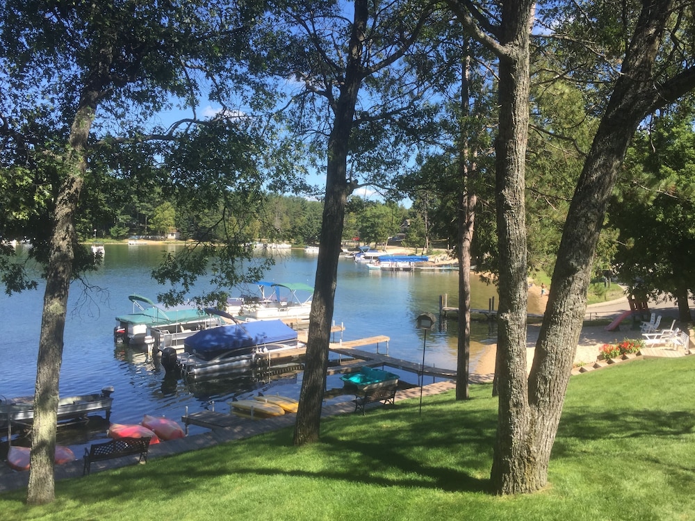 Cabin 4, Lakefront