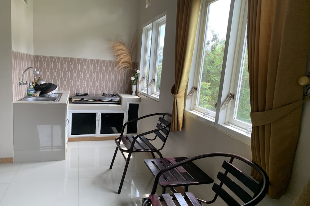 Family Room - Photo 11