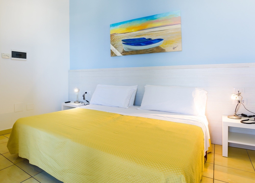 Double Room, Accessible - Photo 6