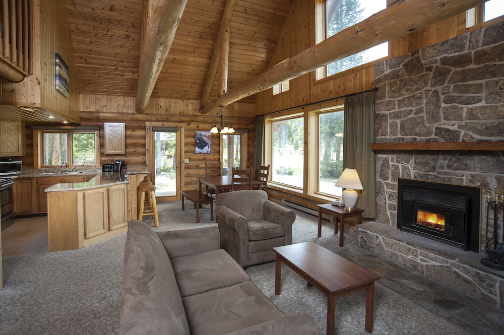 Mountain Chalet - Photo 1