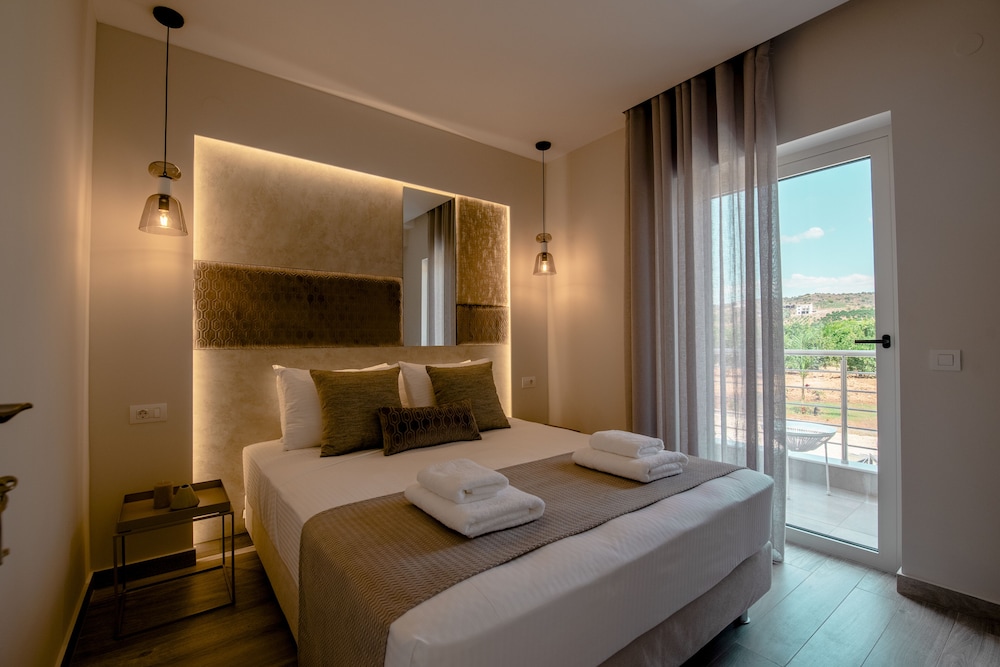 Deluxe Apartment (White)