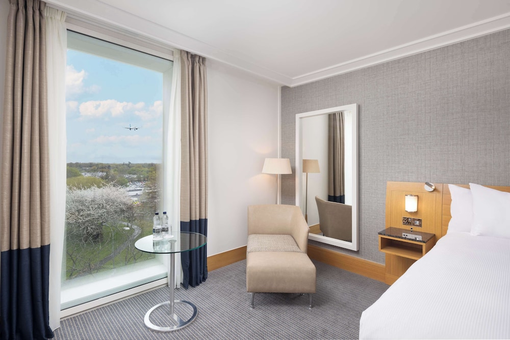 Suite, 1 King Bed - Photo 1