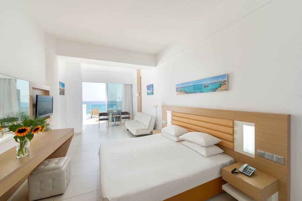 Superior Double or Twin Room, Terrace, Sea View photo 1