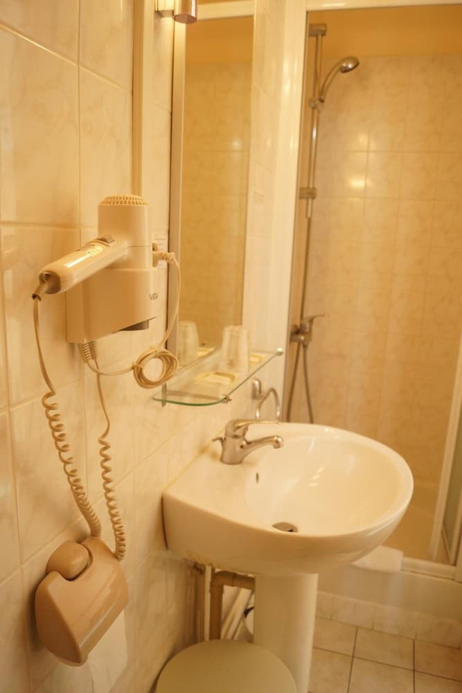 Standard Double Room - Photo 4