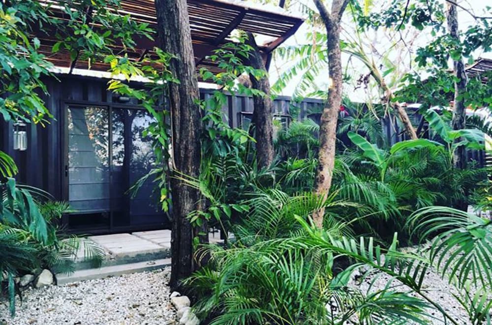 Shipping Container Triple room with Terrace Poolside