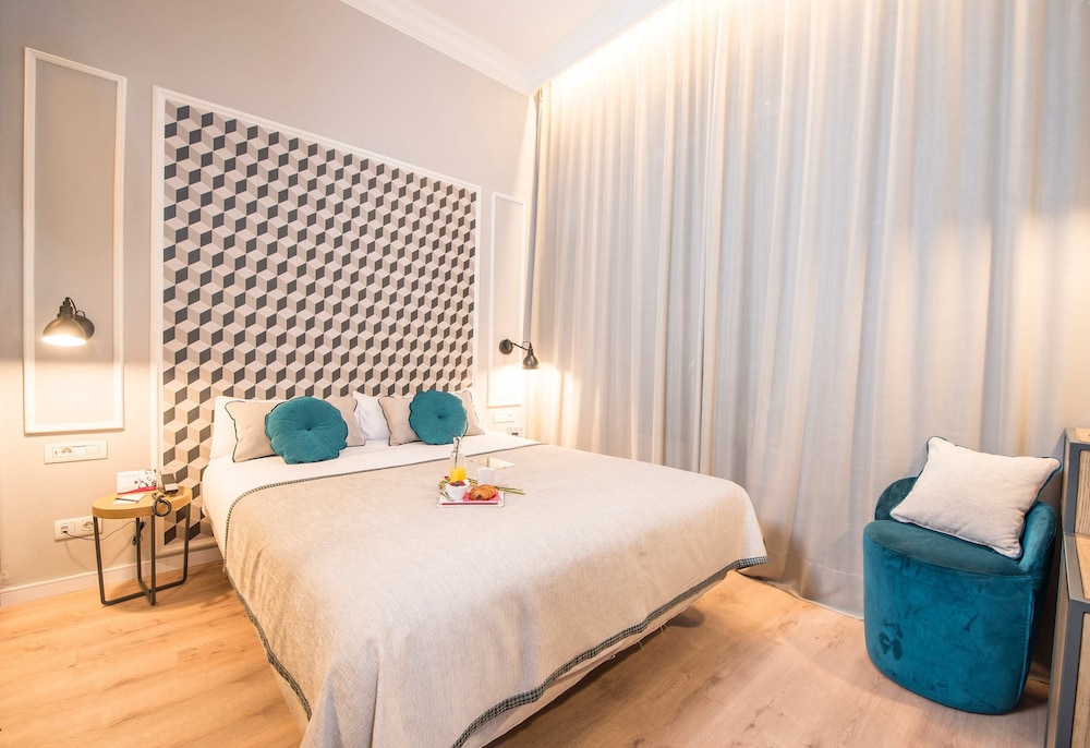 Suite, Balcony, City View