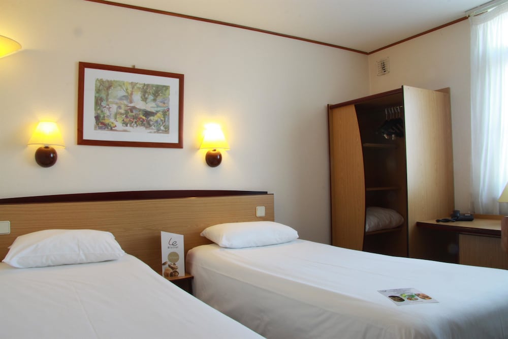 Standard Room, 3 Twin Beds photo 1