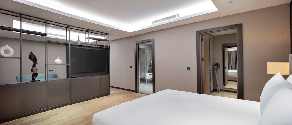 Presidential Suite, 1 King Bed thumbnail 6