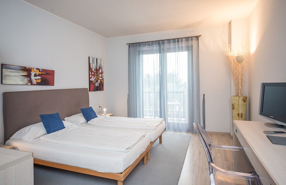 Junior Suite, Balcony, Lake View - Photo 4