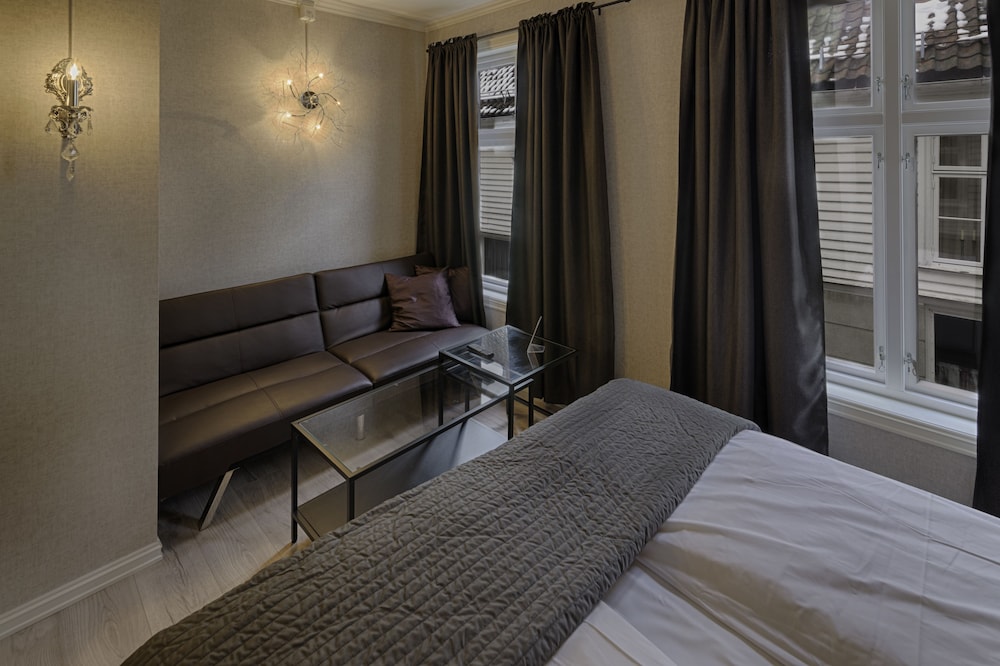 Standard Double Room - Photo 9