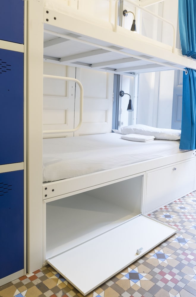 1 bed in 4-Bed Women-Only Dormitory Room